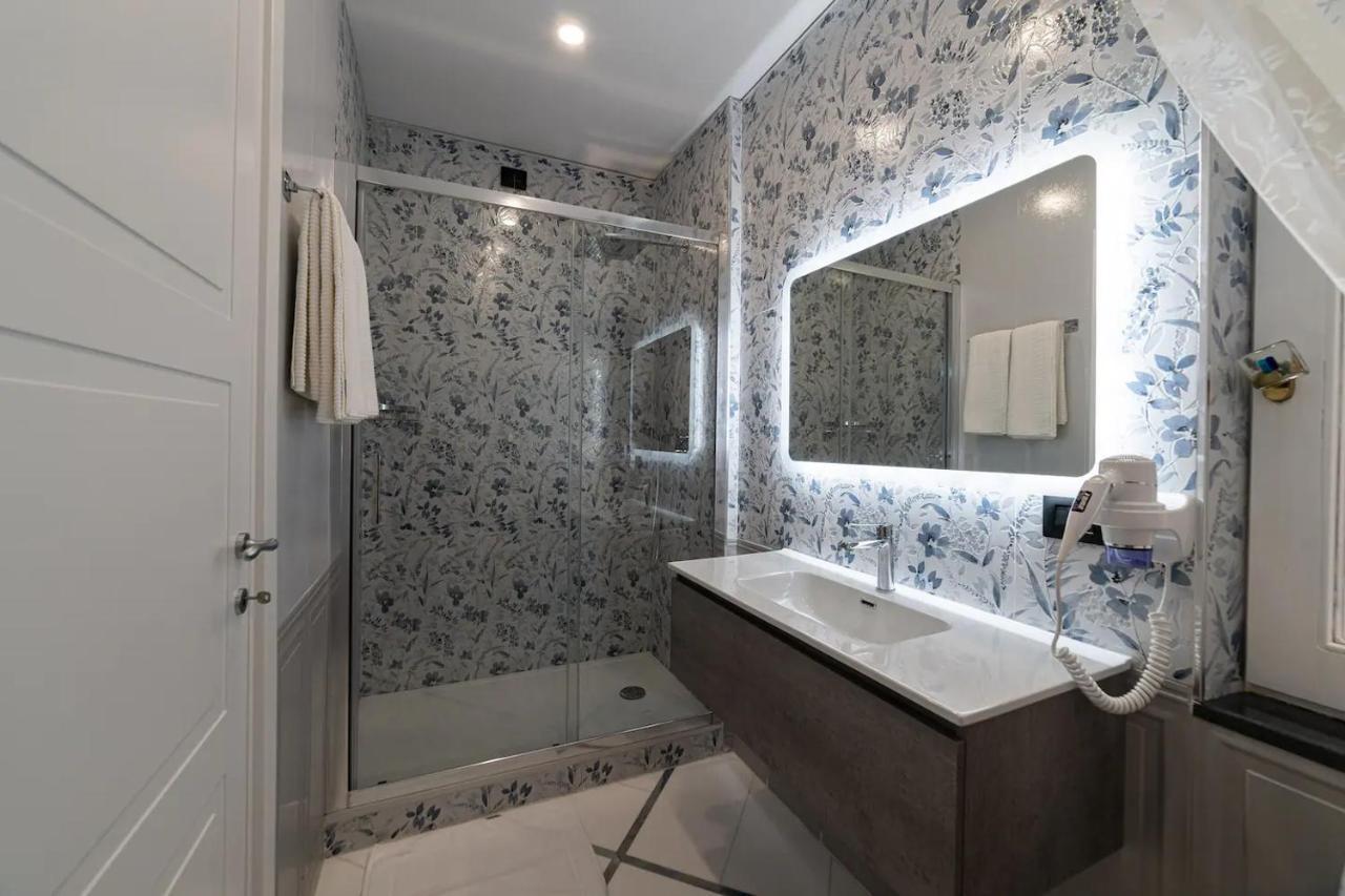 Apartments Hotel Real Suite Napoli Chiaia Mergellina Εξωτερικό φωτογραφία