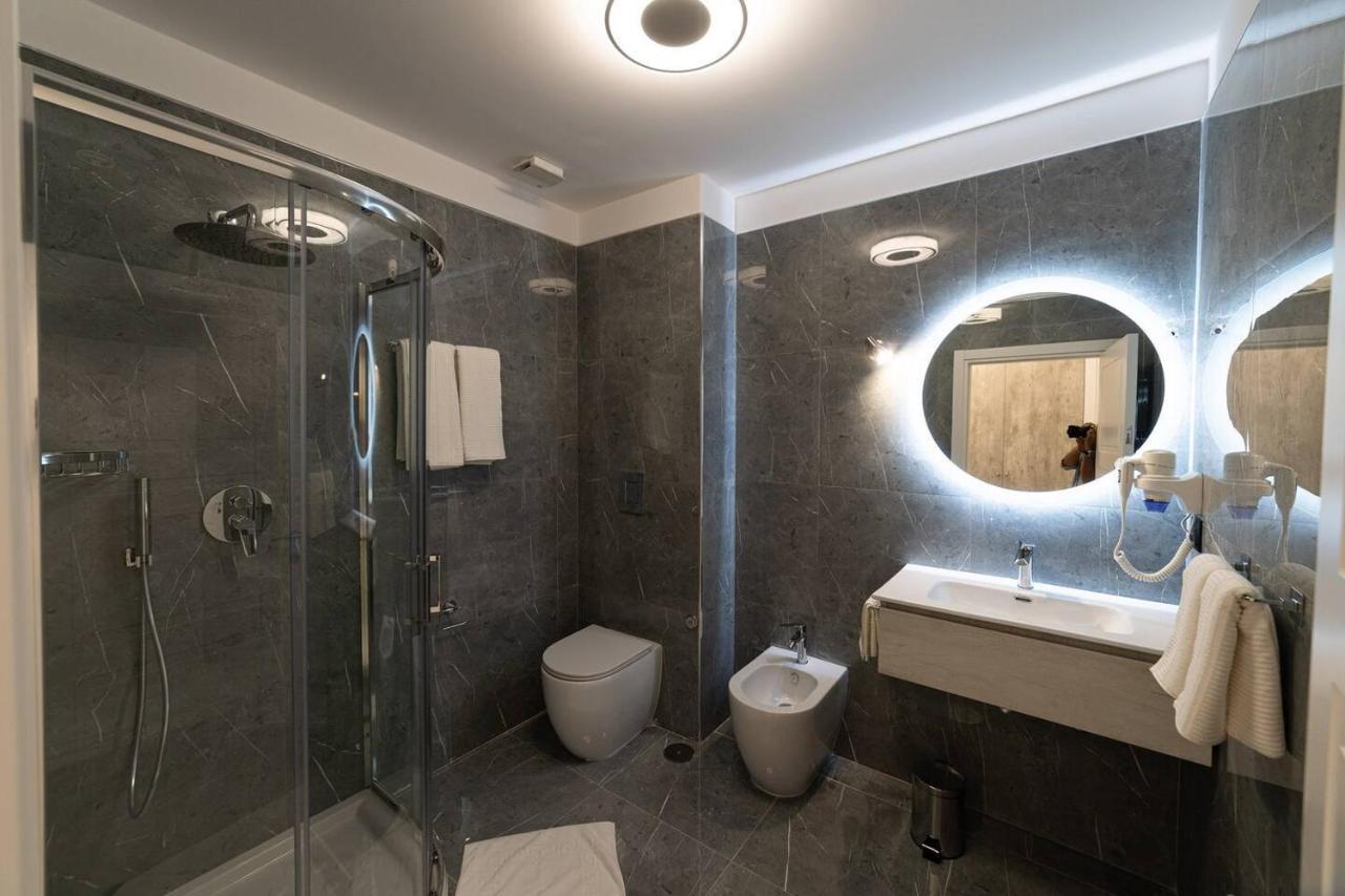Apartments Hotel Real Suite Napoli Chiaia Mergellina Εξωτερικό φωτογραφία
